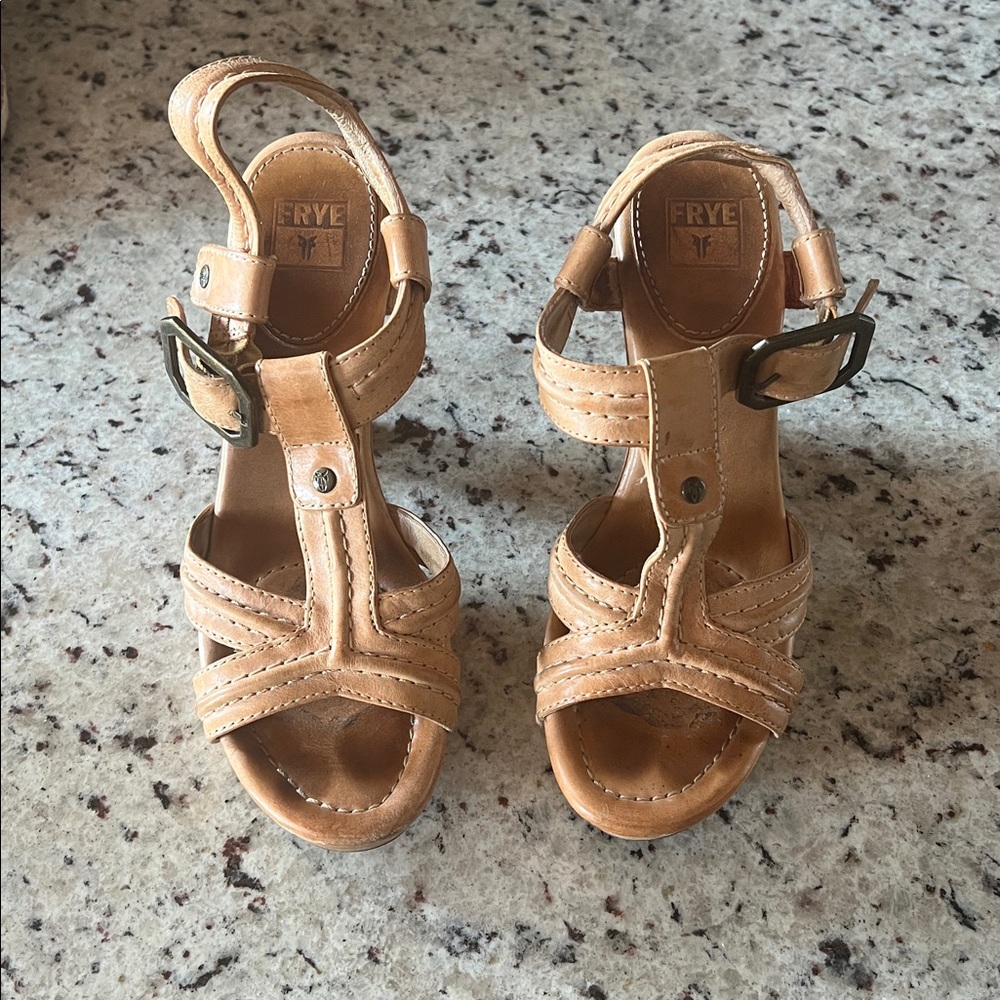 Frye Women’s Tan Leather Sandals